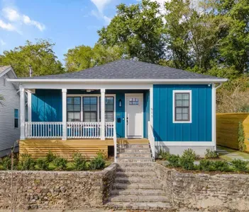 Centennial Cottage~911 Chestnut St