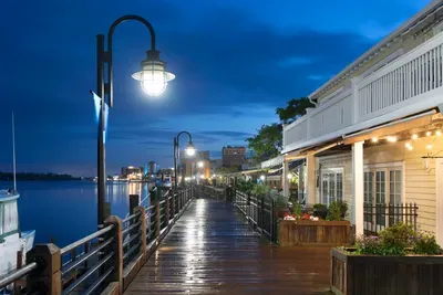 wilmington-north-carolina-usa-on-the-riverwalk-2026-09-24-08-35-40-utc