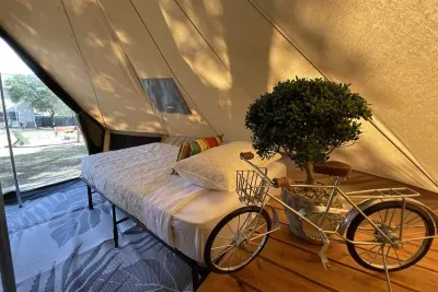 Glampstead Retreat | Large Group San Antonio Getaway
