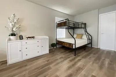 Glampstead Retreat | Large Group San Antonio Getaway