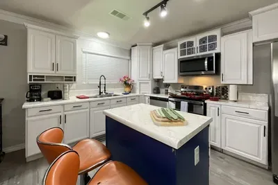 Glampstead Retreat | Large Group San Antonio Getaway
