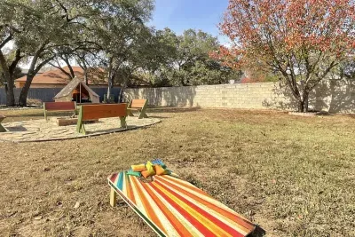 Glampstead Retreat | Large Group San Antonio Getaway