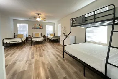 Glampstead Retreat | Large Group San Antonio Getaway