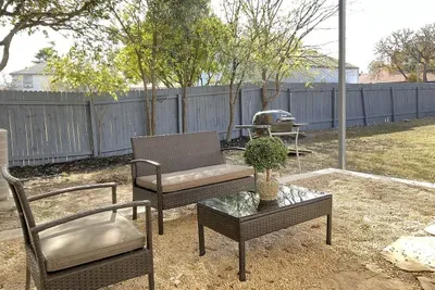 Glampstead Retreat | Large Group San Antonio Getaway