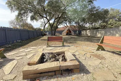 Glampstead Retreat | Large Group San Antonio Getaway