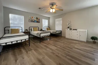 Glampstead Retreat | Large Group San Antonio Getaway
