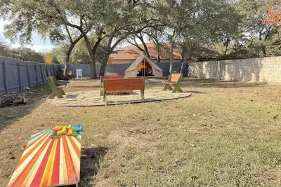 Glampstead Retreat | Large Group San Antonio Getaway