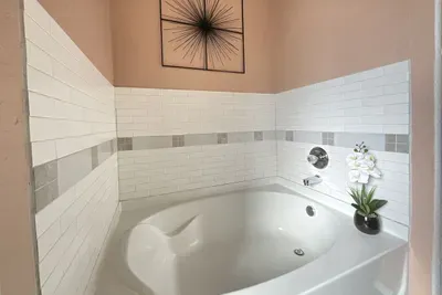 Glampstead Retreat | Large Group San Antonio Getaway