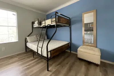 Glampstead Retreat | Large Group San Antonio Getaway