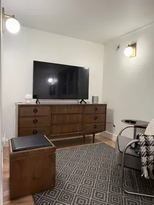 Private Garden Apt | Walk to UW & Capitol Hill