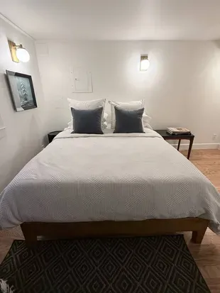 Private Garden Apt | Walk to UW & Capitol Hill