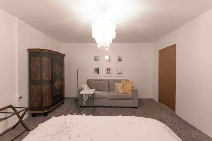 Pullman House - image 26 of 26