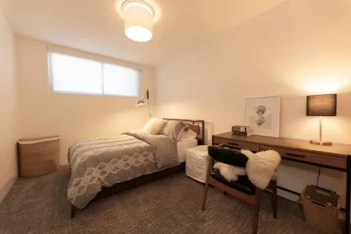 Pullman House - image 19 of 26