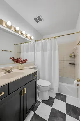 The Mane Stay | 3 BR | Walk to Dining | Close to UK