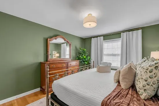 The Mane Stay | 3 BR | Walk to Dining | Close to UK