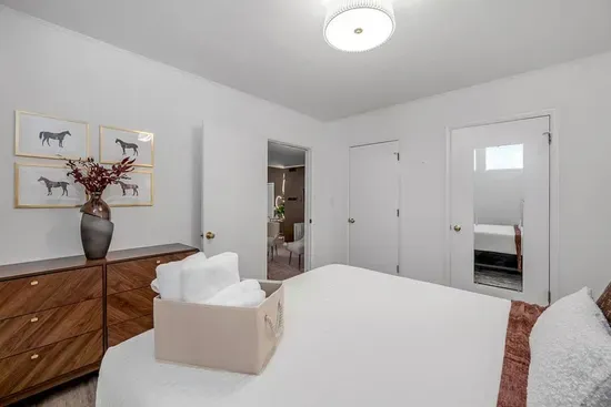 The Mane Stay | 3 BR | Walk to Dining | Close to UK