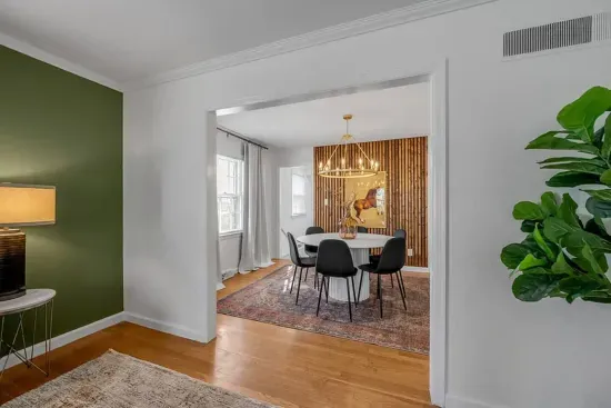The Mane Stay | 3 BR | Walk to Dining | Close to UK