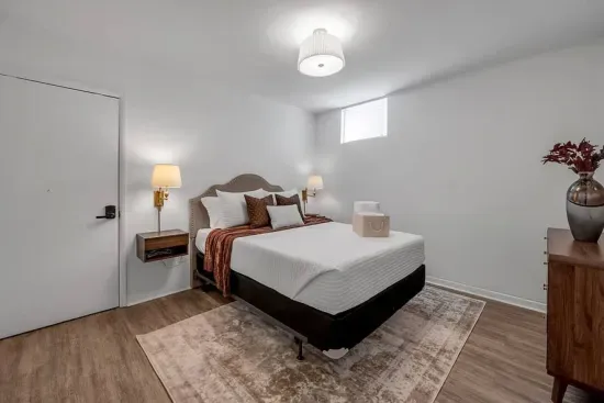 The Mane Stay | 3 BR | Walk to Dining | Close to UK