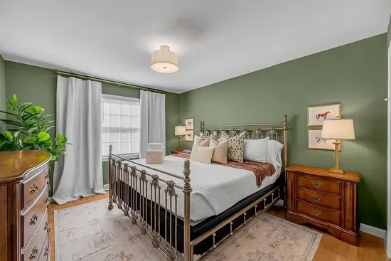 The Mane Stay | 3 BR | Walk to Dining | Close to UK