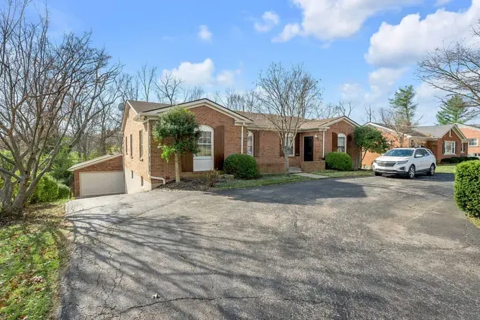 The Mane Stay | 3 BR | Walk to Dining | Close to UK - image 13 of 49