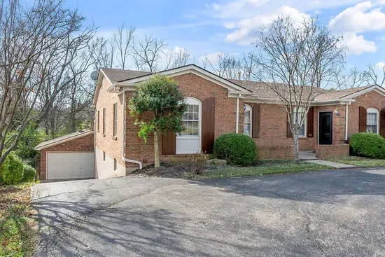 The Mane Stay | 3 BR | Walk to Dining | Close to UK
