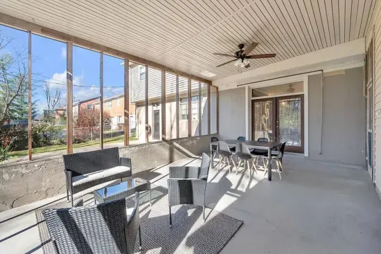 The Mane Stay | 3 BR | Walk to Dining | Close to UK