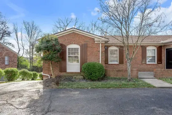 The Mane Stay | 3 BR | Walk to Dining | Close to UK