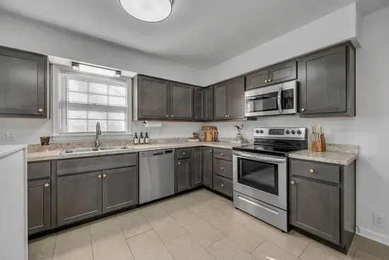 The Mane Stay | 3 BR | Walk to Dining | Close to UK