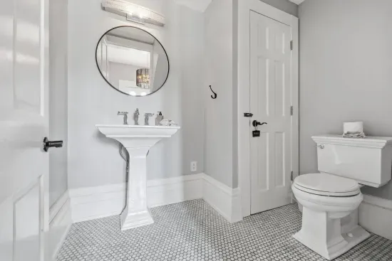 Paddock on Lime | 2BR | Downtown | EV