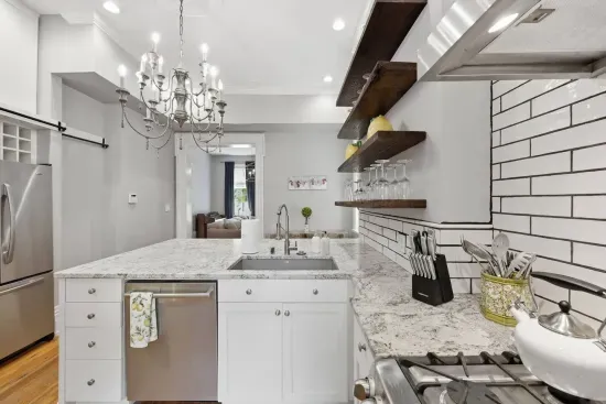 Paddock on Lime | 2BR | Downtown | EV Charger