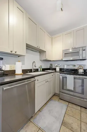 Homestretch on Lime | 2BR | Downtown | EV Charger - image 17 of 74