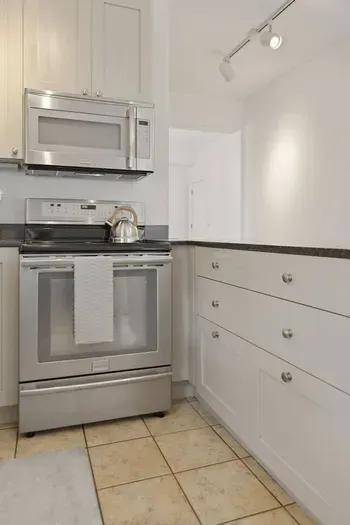 Homestretch on Lime | 2BR | Downtown | EV Charger - image 24 of 74