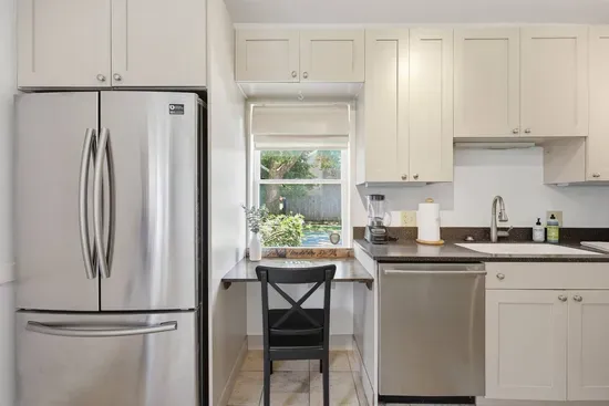 Homestretch on Lime | 2BR | Downtown | EV Charger