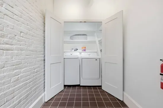 Homestretch on Lime | 2BR | Downtown | EV Charger