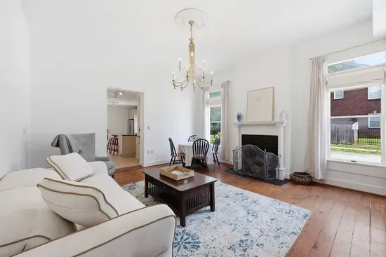 Homestretch on Lime | 2BR | Downtown | EV Charger