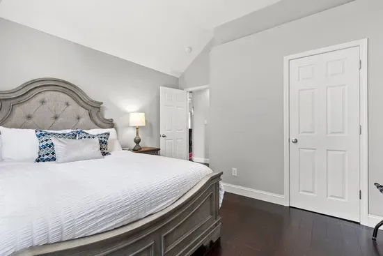 Queen bed, 50" tv, plenty of closet space.