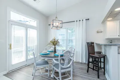 Southern Charm - Spacious Townhome close to UK - image 2 of 32
