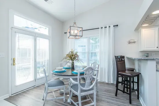 Southern Charm - Spacious Townhome close to UK