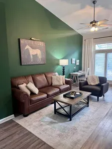 Southern Charm - Spacious Townhome close to UK - image 31 of 32
