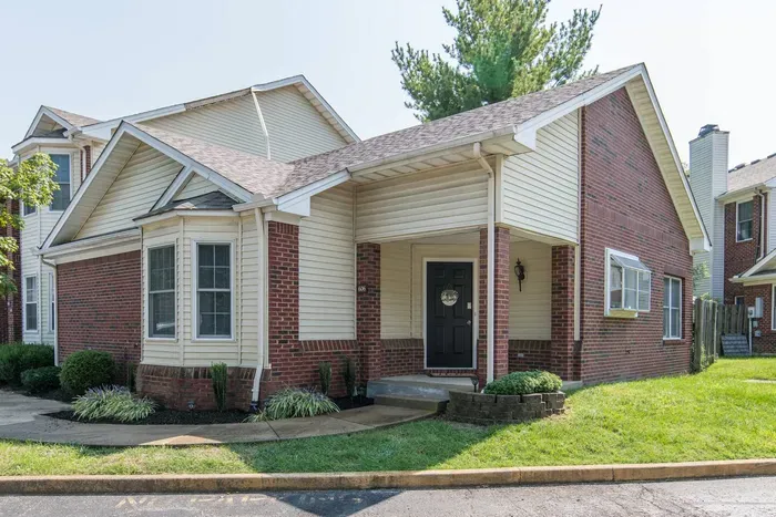 Southern Charm - Spacious Townhome close to UK - image 7 of 32