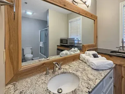 Start your morning unhurried, with a clean, comfortable space and plenty of room to get ready at your own pace.