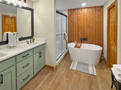 Escape to your own private spa. 🫧 Sink into the deep, freestanding soaking tub after a day of hiking or exploring Helen. With modern finishes and a serene atmosphere, this en-suite is the ultimate place for total relaxation.