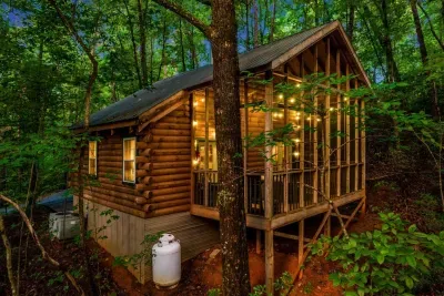 Evenings on the deck are quiet, private, and perfectly unhurried