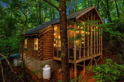 Evenings on the deck are quiet, private, and perfectly unhurried