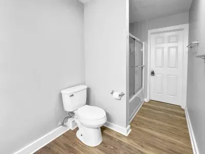 A clean, comfortable bathroom setup that makes mornings smooth and evenings easy.