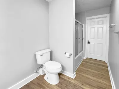 A clean, comfortable bathroom setup that makes mornings smooth and evenings easy.