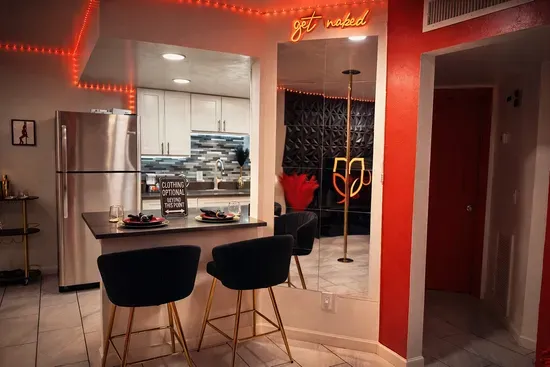 Fully stocked kitchen with a coffee and tea bar — start slow, stay in, make it your own kind of morning.