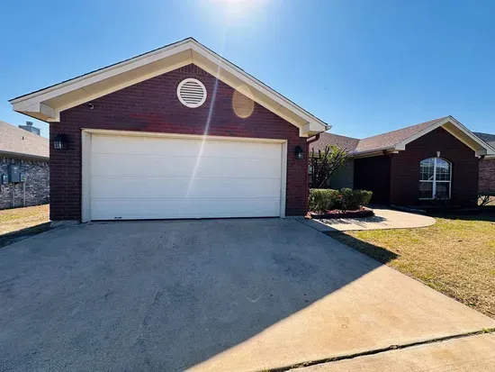 Welcome to your private getaway! This stunning standalone home offers a double-car garage, ensuring secure and convenient parking. Enjoy complete privacy with no shared walls, making it the perfect retreat for your stay!