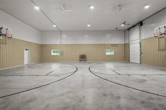 Spring Green, WI - The Zoo Barn! Pool, Hot Tub, Bball/Pkbl, Theater