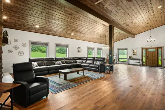 Spring Green, WI - The Zoo Barn! Pool, Hot Tub, Bball/Pkbl, Theater